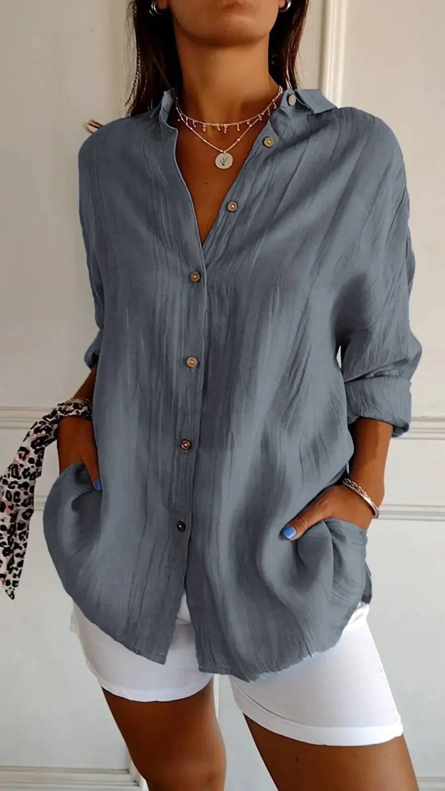 Camisa com Botões, Solapa e Mangas Compridas