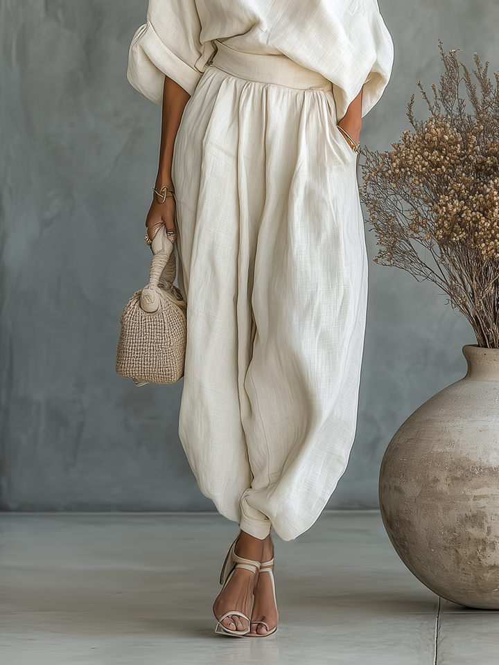Conjunto em Linho Branco Cru – Top Ombros à Vista e Calças Cónicas