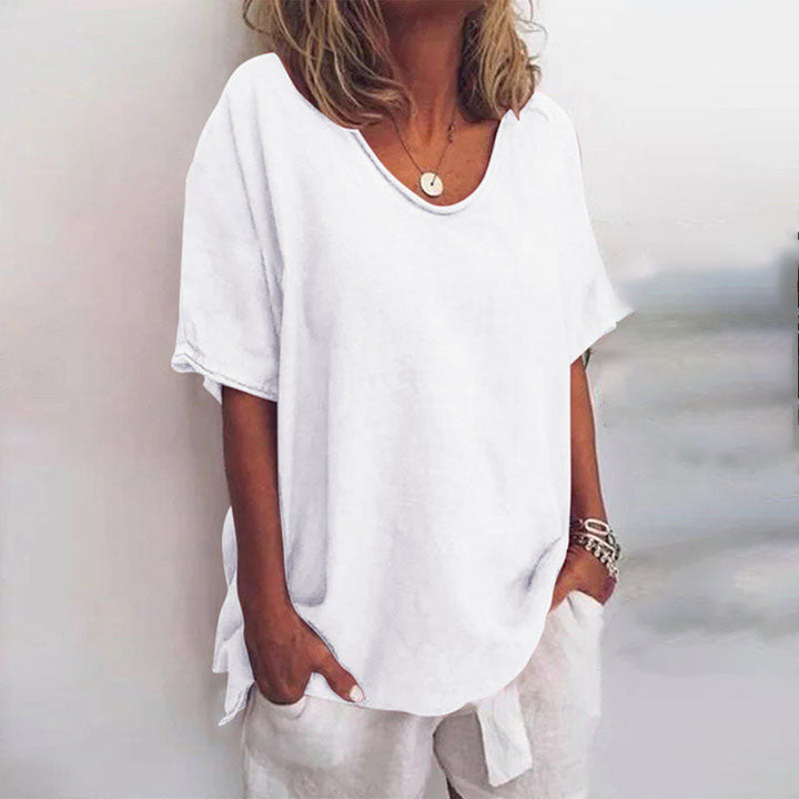 Blusa Folgada com Decote Redondo e Mangas Enroladas