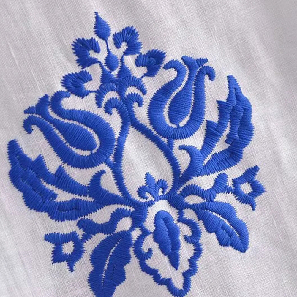 Saia Azul e Branca